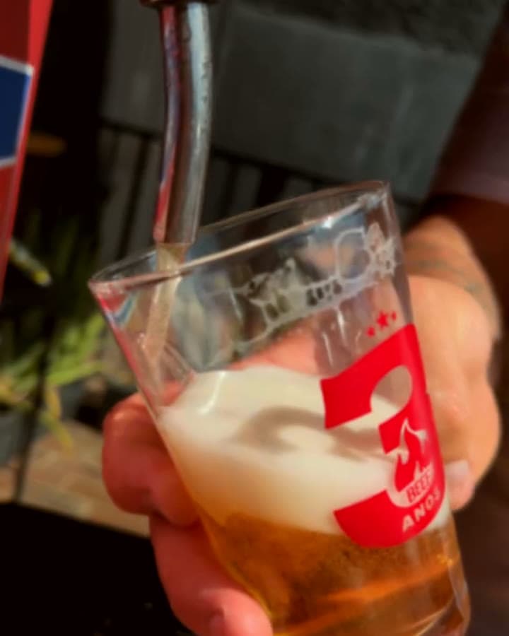 Chope tirado na hora no copo dos 3 anos da Beef