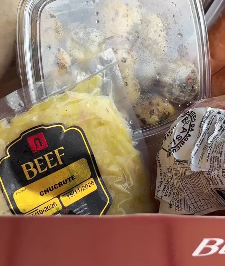 Kit OktoberBEEF na caixa: chucrute com o selo BEEF e os salsichões